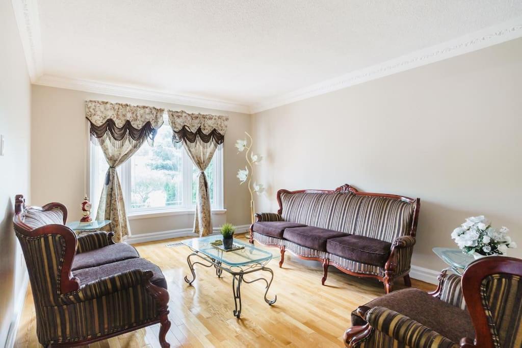 Beautiful Home 4 Bed, 3 Bath, Garage, Backyard! Mississauga Dış mekan fotoğraf