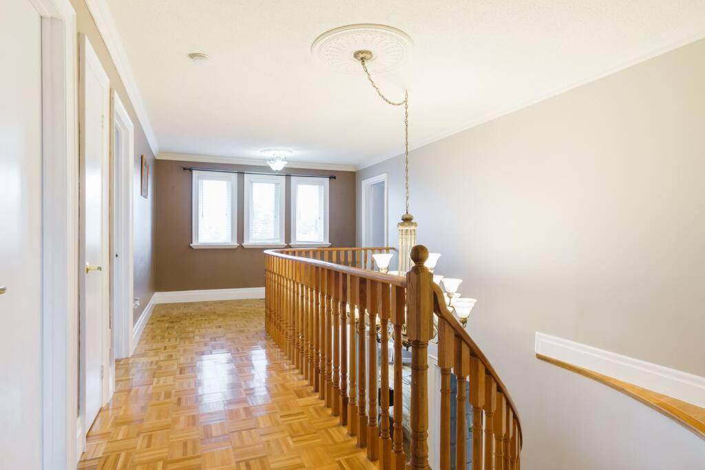Beautiful Home 4 Bed, 3 Bath, Garage, Backyard! Mississauga Dış mekan fotoğraf