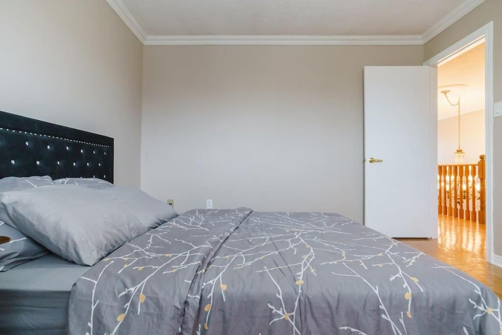 Beautiful Home 4 Bed, 3 Bath, Garage, Backyard! Mississauga Dış mekan fotoğraf