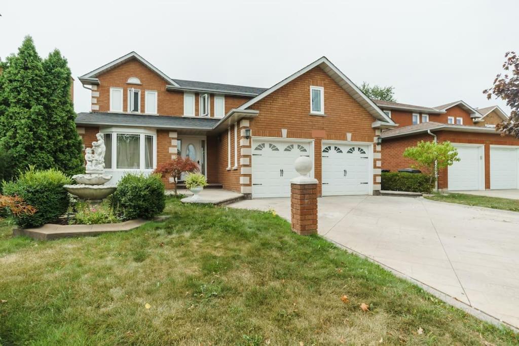 Beautiful Home 4 Bed, 3 Bath, Garage, Backyard! Mississauga Dış mekan fotoğraf