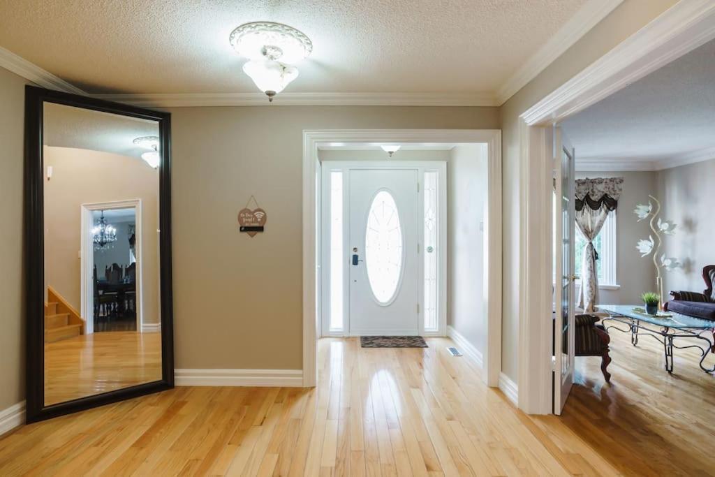 Beautiful Home 4 Bed, 3 Bath, Garage, Backyard! Mississauga Dış mekan fotoğraf