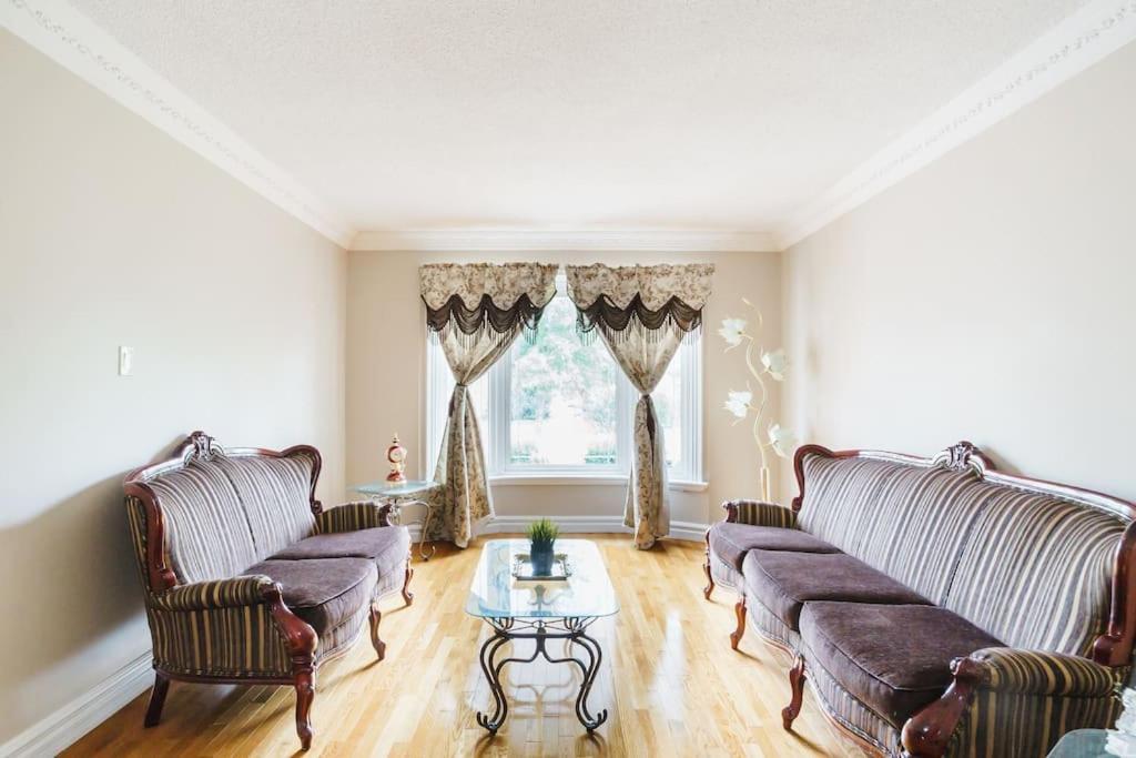Beautiful Home 4 Bed, 3 Bath, Garage, Backyard! Mississauga Dış mekan fotoğraf