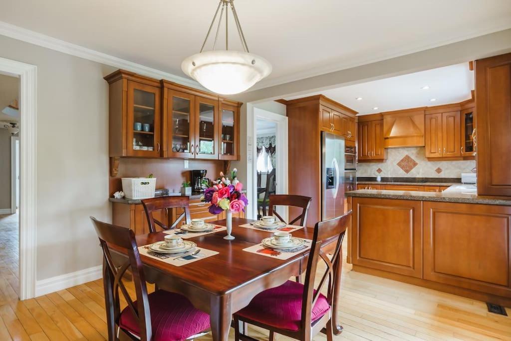 Beautiful Home 4 Bed, 3 Bath, Garage, Backyard! Mississauga Dış mekan fotoğraf