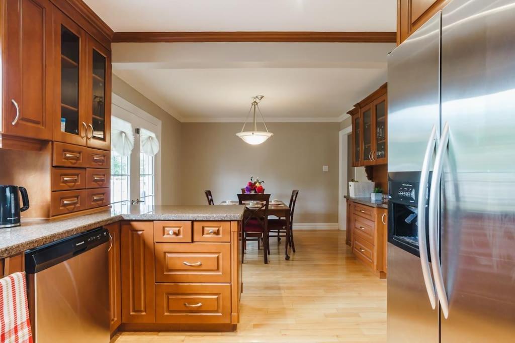 Beautiful Home 4 Bed, 3 Bath, Garage, Backyard! Mississauga Dış mekan fotoğraf