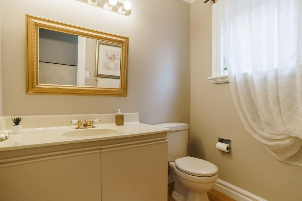 Beautiful Home 4 Bed, 3 Bath, Garage, Backyard! Mississauga Dış mekan fotoğraf