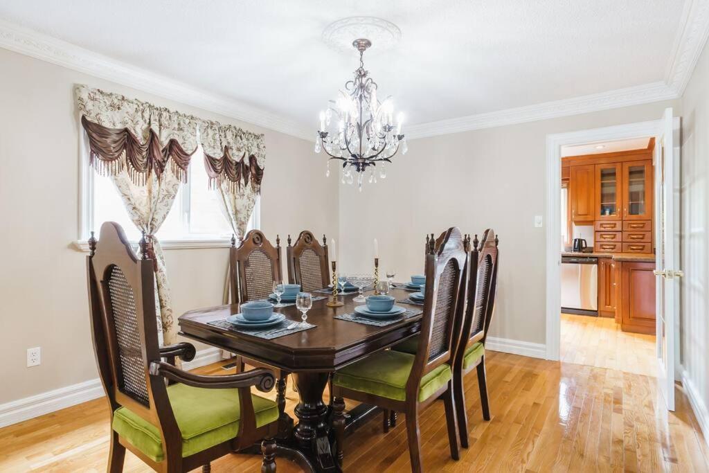 Beautiful Home 4 Bed, 3 Bath, Garage, Backyard! Mississauga Dış mekan fotoğraf