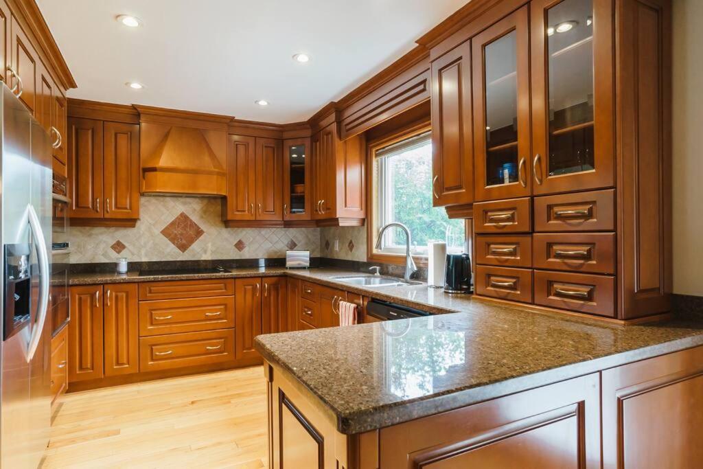 Beautiful Home 4 Bed, 3 Bath, Garage, Backyard! Mississauga Dış mekan fotoğraf