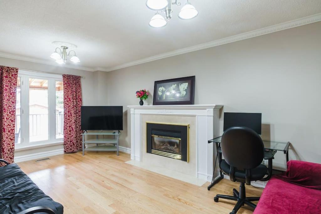 Beautiful Home 4 Bed, 3 Bath, Garage, Backyard! Mississauga Dış mekan fotoğraf